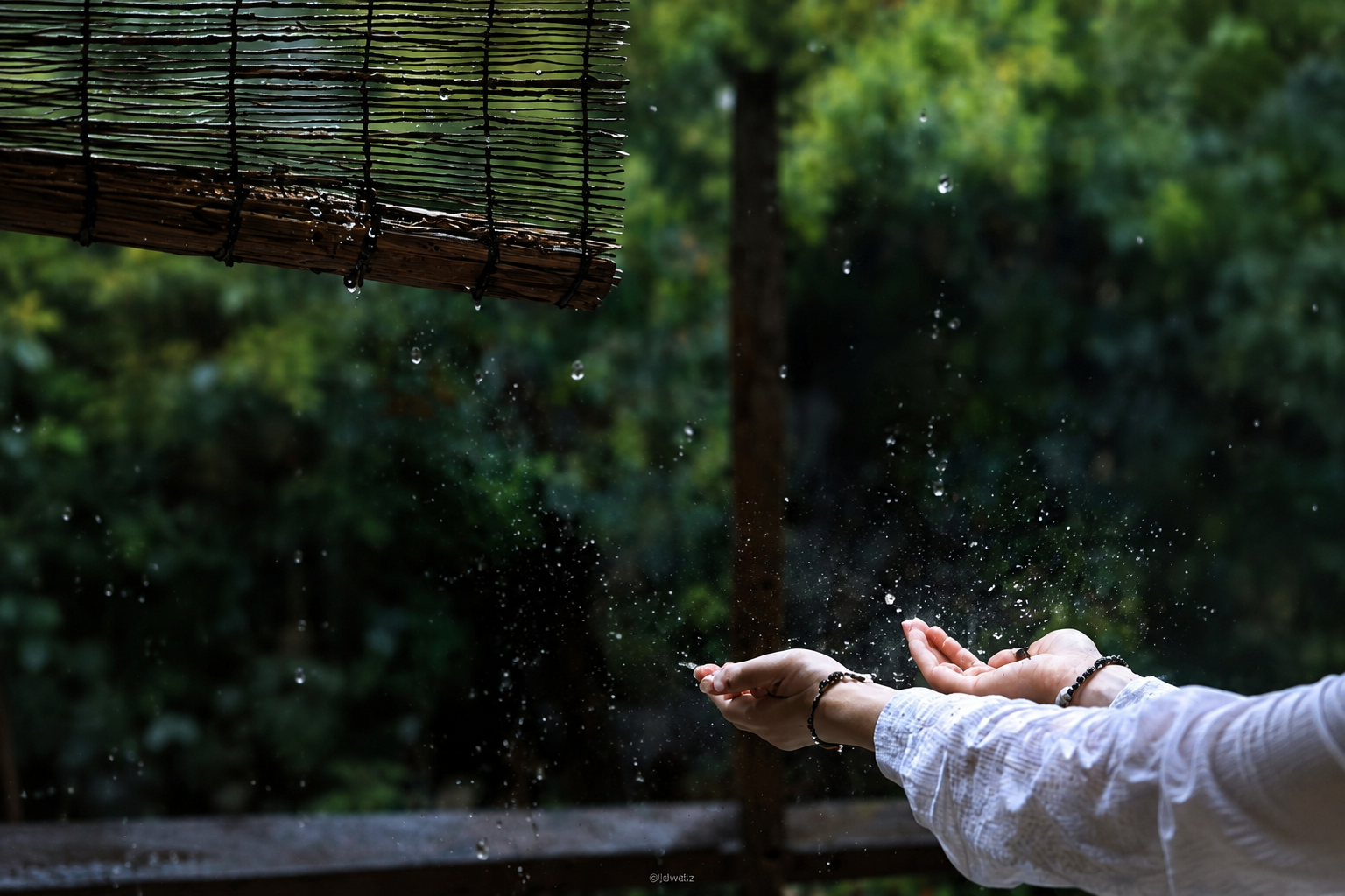 Woman experiencing monsoon hair fall with Pilgrim Redensyl and AnaGain hairfall control shampoo and serum